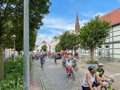 Foto des Albums: Gut 100 Teilnehmer bei der Sommertour mit dem Bürgermeister 2022