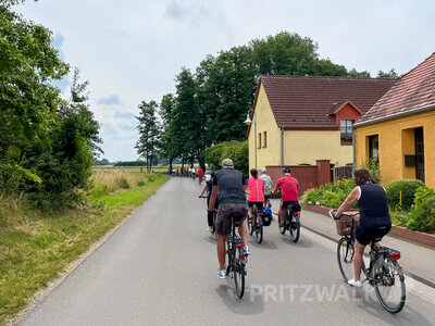 Foto des Albums: Gut 100 Teilnehmer bei der Sommertour mit dem Bürgermeister 2022