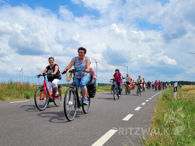 Foto des Albums: Gut 100 Teilnehmer bei der Sommertour mit dem Bürgermeister 2022