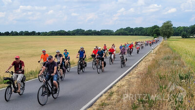 Foto des Albums: Gut 100 Teilnehmer bei der Sommertour mit dem Bürgermeister 2022