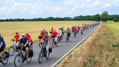 Foto des Albums: Gut 100 Teilnehmer bei der Sommertour mit dem Bürgermeister 2022