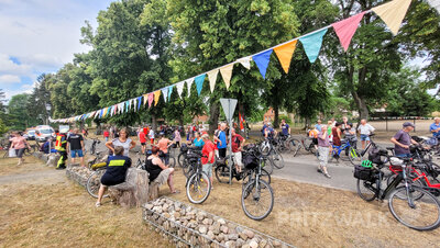 Foto des Albums: Gut 100 Teilnehmer bei der Sommertour mit dem Bürgermeister 2022