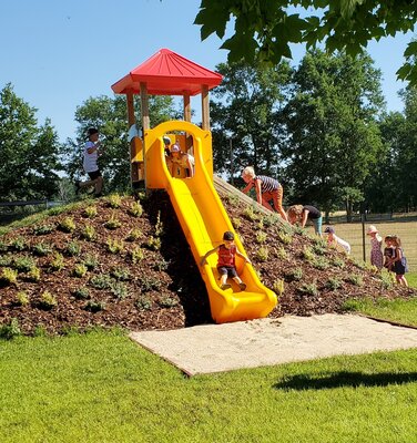 Foto des Albums: Schraden Juni 2022 - Eröffnung Spielplatz Kita 