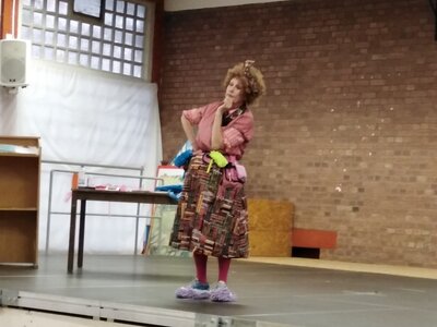 Kabarett "Putzfrau Ilona goes Onleihe" am 29.09.2021  (Bild vergr&ouml;&szlig;ern)