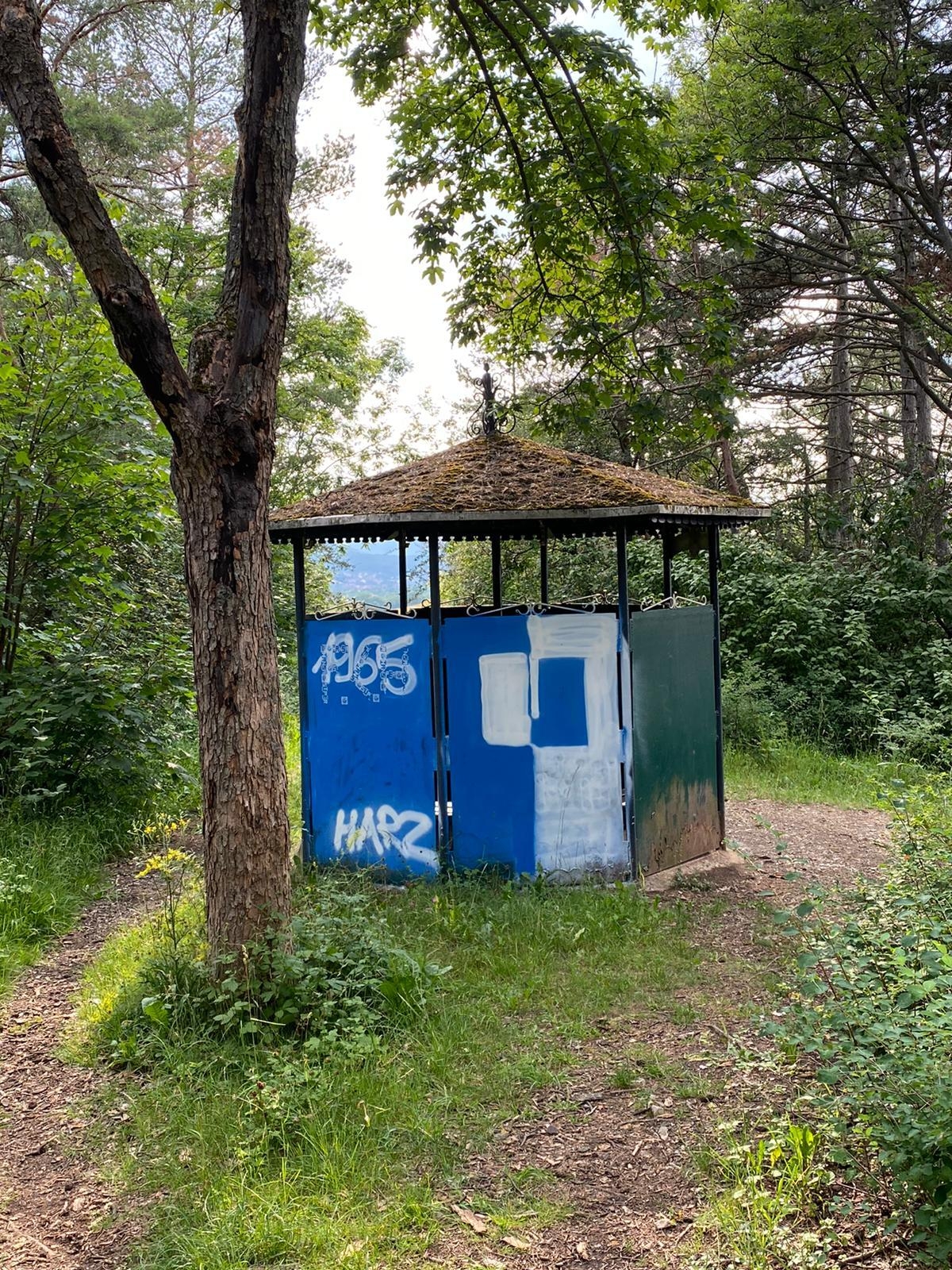 Bild : Schutzhütte vor dem Farbanstrich 2022