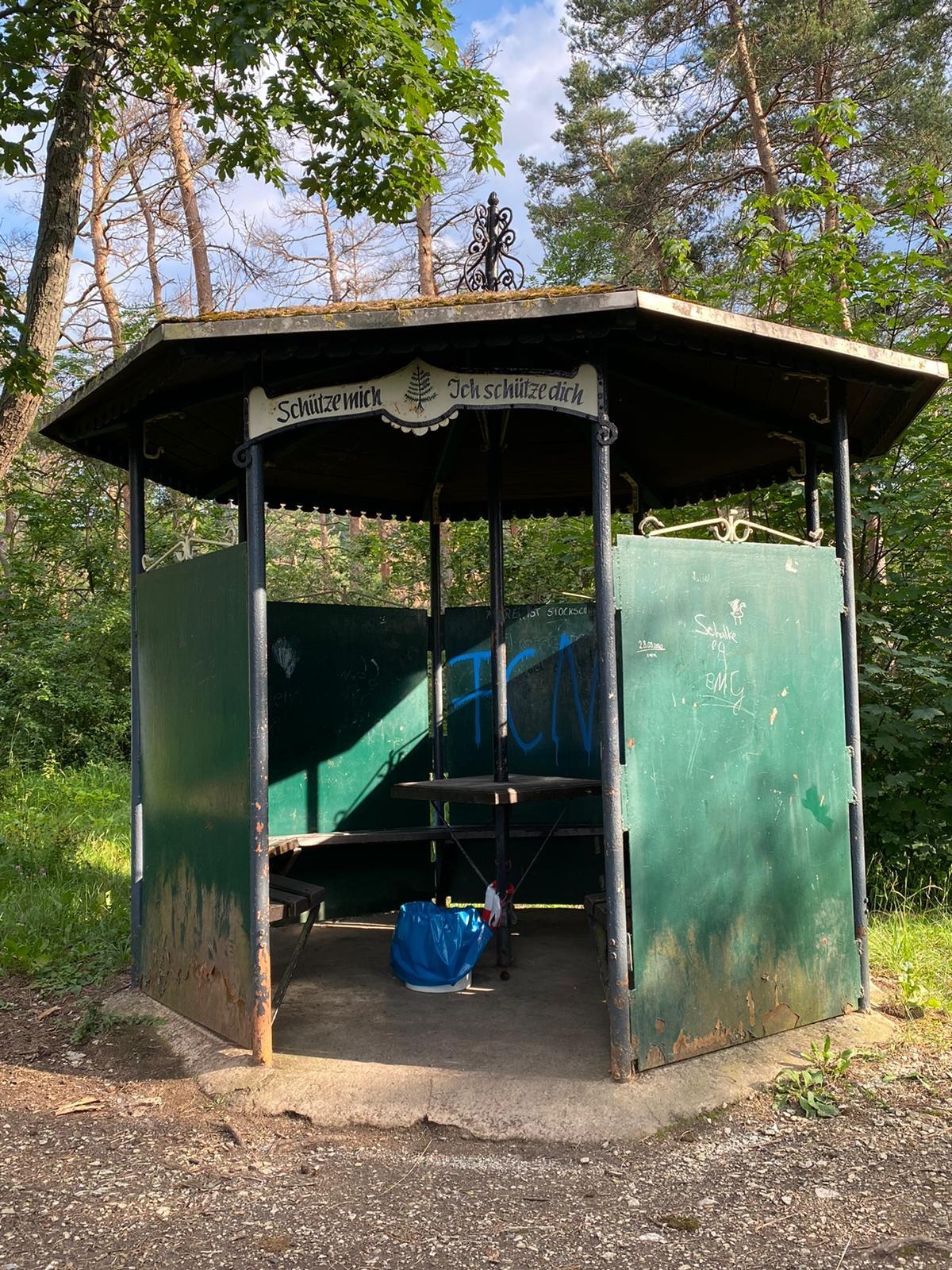 Bild : Schutzhütte vor dem Farbanstrich 2022