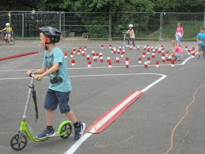 Foto des Albums: Schonraumübungen mit dem Fahrrad oder City-Roller (04. 07. 2022)