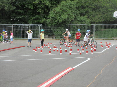 Foto des Albums: Schonraumübungen mit dem Fahrrad oder City-Roller (04. 07. 2022)