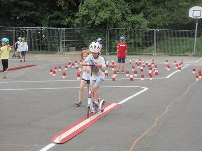 Foto des Albums: Schonraumübungen mit dem Fahrrad oder City-Roller (04. 07. 2022)