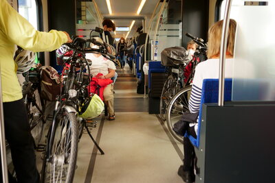 Transdev - Mit dem Rad unterwegs  (Bild vergr&ouml;&szlig;ern)