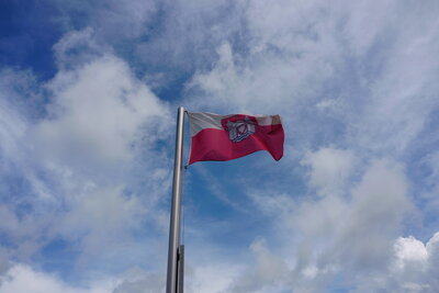 Flagge zeigen  (Bild vergr&ouml;&szlig;ern)