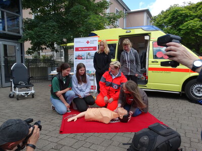 Einf&uuml;hrung in die Arbeit eines Sanit&auml;ters  (Bild vergr&ouml;&szlig;ern)