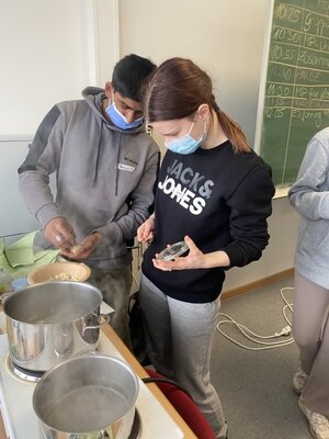 Foto des Albums: Mikroplastik im Gewässer: Projekt der 10a mit dem Nabu