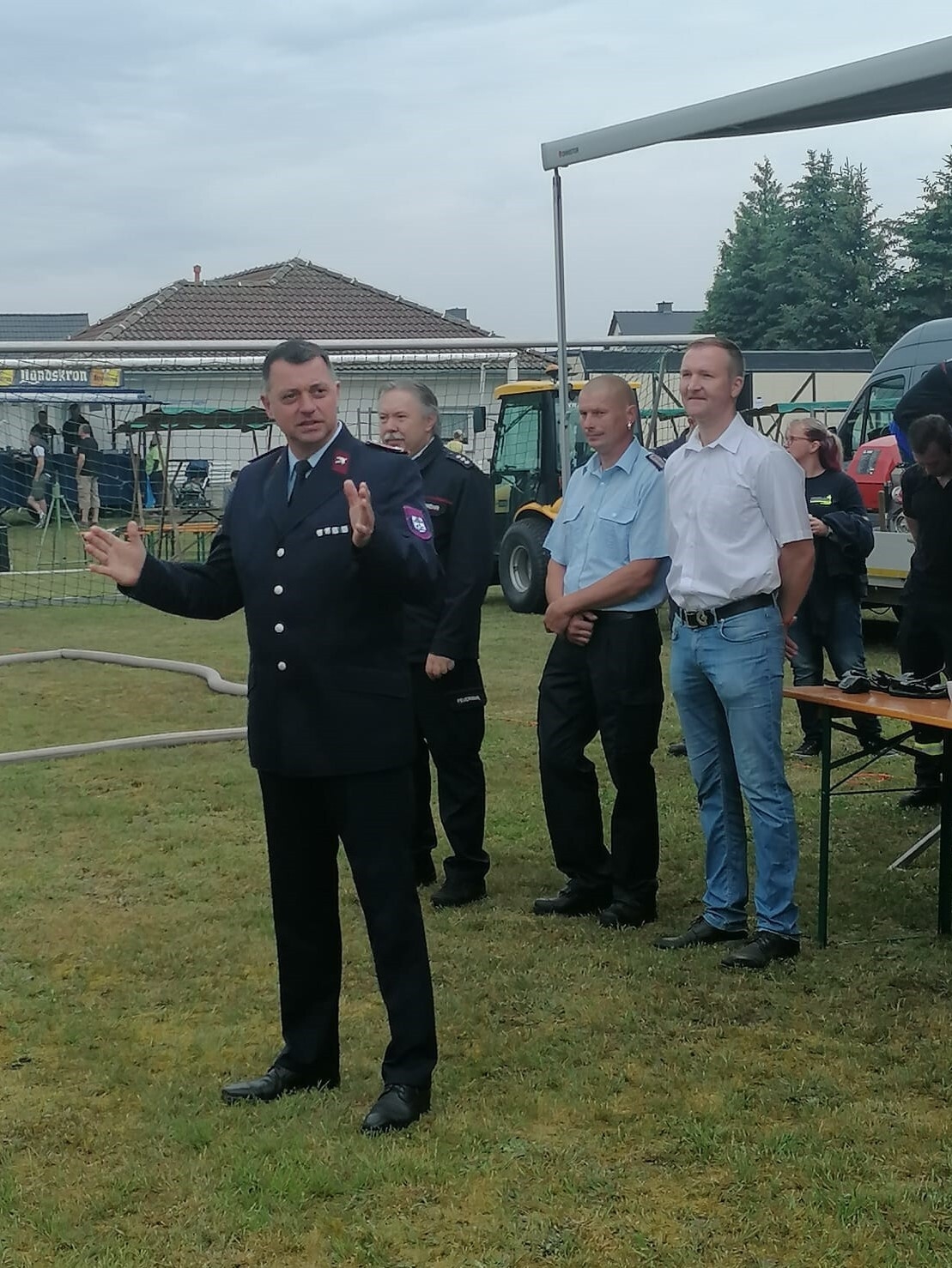 Bild: Herr Witschas LRA Bautzen, Herr Leberecht Bürgermeister Lohsa, Kam. Noack GWL Lohsa