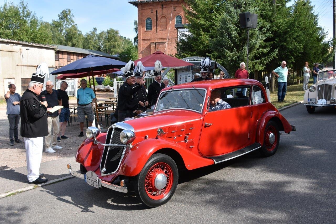 Bild: Hansa-Lloyd Bj. 1936 - Opel Olympia Bj. 1936