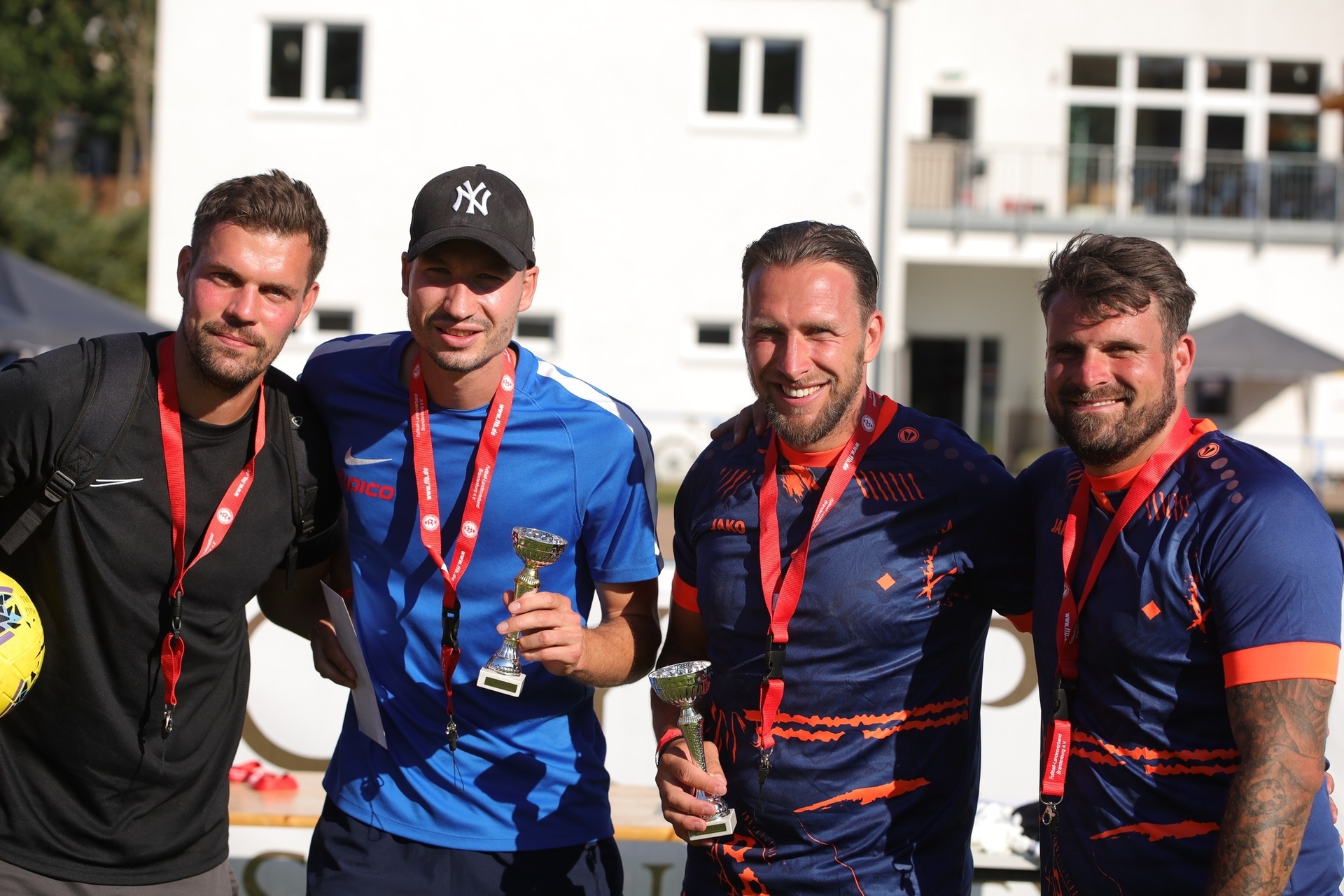 Bild: ... geteilter Bronze-Rang