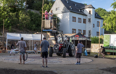 2022-06-16-0279 Mandeler Kerb - Aufbau  (Bild vergr&ouml;&szlig;ern)