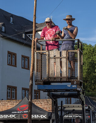 2022-06-16-0280 Mandeler Kerb - Aufbau  (Bild vergr&ouml;&szlig;ern)