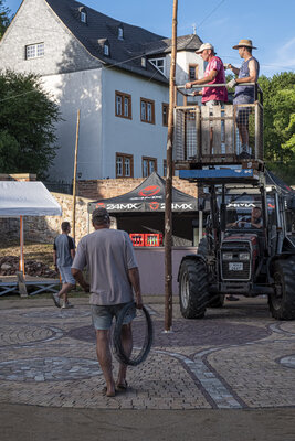 2022-06-16-0282 Mandeler Kerb - Aufbau  (Bild vergr&ouml;&szlig;ern)