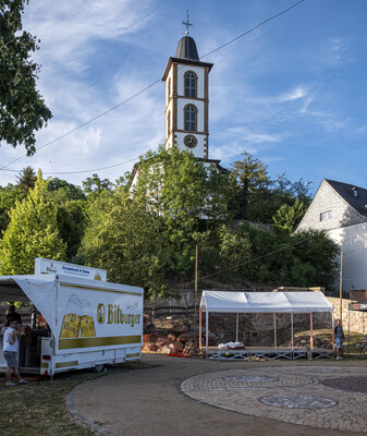 2022-06-16-0283 Mandeler Kerb - Aufbau  (Bild vergr&ouml;&szlig;ern)