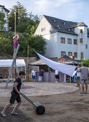 2022-06-16-0290 Mandeler Kerb - Aufbau Sonnensegel  (Bild vergr&ouml;&szlig;ern)