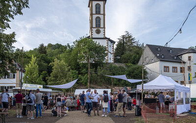 2022-06-16-0318 Mandeler Kerb - Freitags Abend - gut besucht  (Bild vergr&ouml;&szlig;ern)