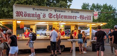 2022-06-16-0347 Mandeler Kerb - Freitags Abend - Schlemmergrill  (Bild vergr&ouml;&szlig;ern)