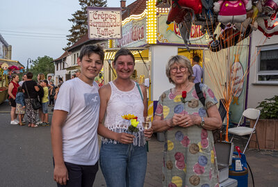2022-06-16-0353 Mandeler Kerb - Freitags Abend - Julius, Katharina   Isolde  (Bild vergr&ouml;&szlig;ern)