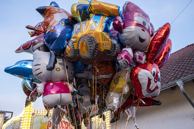 2022-06-16-0356 Mandeler Kerb - Freitags Abend - Luftballons  (Bild vergr&ouml;&szlig;ern)