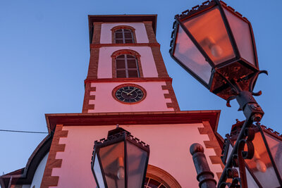 2022-06-18-0409 Mandeler Kerb - Samstag Abend - angestrahlte Kirche  (Bild vergr&ouml;&szlig;ern)