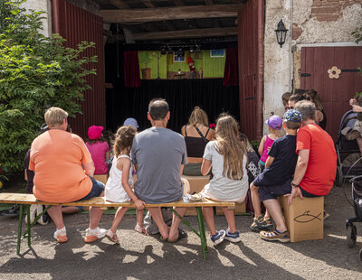 2022-06-19-0418 Mandeler Kerb - Sonntag - Puppentheater im Pfarrhof  (Bild vergr&ouml;&szlig;ern)