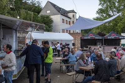 2022-06-20-0478 Mandeler Kerb - Montag - die Kerb wird begraben  (Bild vergr&ouml;&szlig;ern)