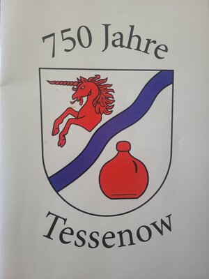 Zum Anlass der 750-Jahr-Feier in Tessenow wurde eine Jubil&auml;umsschrift angefertigt. In dieser ist die Geschichte des Dorfes, sowie Sagen und Bilder zu finden.&nbsp;Diese ist f&uuml;r 5 &euro; k&auml;uflich zu erwerben. Bei Interesse bitte eine E-Mail an Tessenow750@gmx.de senden.  (Bild vergr&ouml;&szlig;ern)