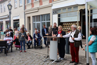 Foto des Albums: 10 Jahre Städtepartnerschaft mit Bailleul zum Kultursommer auf dem Marktplatz (28.08.2022)