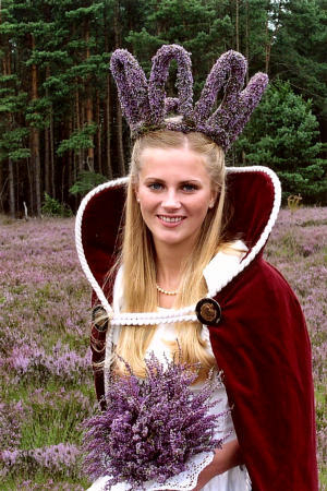 Bild: Heidekönigin 2004 Meike Völker (Oetzmann)