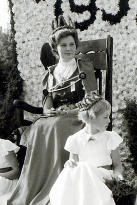 Vorschaubild: Heidekönigin 1957  Inge Worthmann (Becker)