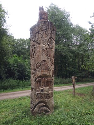 Ein Totempfahl?  (Bild vergr&ouml;&szlig;ern)