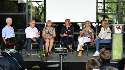v.l.n.r. Detlef Fronh&ouml;fer, Steffen Hampel-Amtsarzt MOL, Angelika Koal- LAGS, Ines Lober - Stadt Cottbus, Jutta Hundertmark-Mayser- Nakos  (Bild vergr&ouml;&szlig;ern)