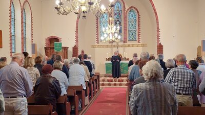 Vorschaubild: Den Festgottesdienst mit Pfarrerin Agnes-Marie Bull besuchten ca. 100 Karstädter und Gäste aus Rommerskirchen.
