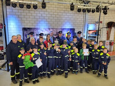 Siegerehrung Kreiskinderfeuerwehrspielewettbewerbe  (Bild vergr&ouml;&szlig;ern)
