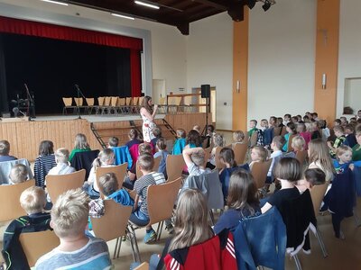 Foto des Albums: Der letzte Schultag mit der Verabschiedung der 4. Klassen