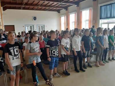 Foto des Albums: Der letzte Schultag mit der Verabschiedung der 4. Klassen