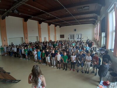 Foto des Albums: Der letzte Schultag mit der Verabschiedung der 4. Klassen