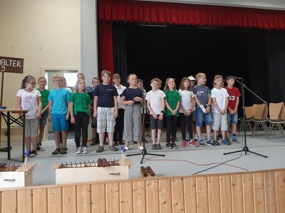 Foto des Albums: Der letzte Schultag mit der Verabschiedung der 4. Klassen