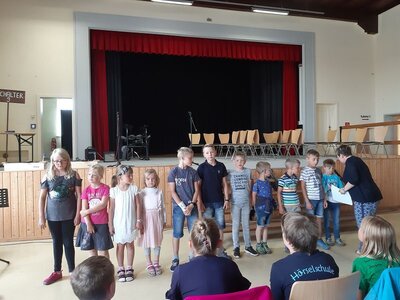 Foto des Albums: Der letzte Schultag mit der Verabschiedung der 4. Klassen