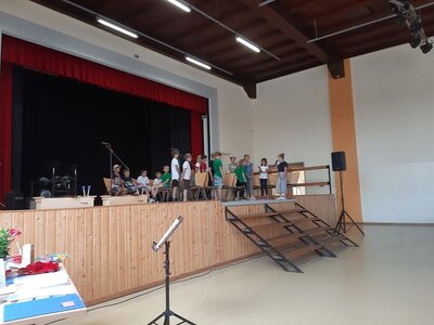 Foto des Albums: Der letzte Schultag mit der Verabschiedung der 4. Klassen