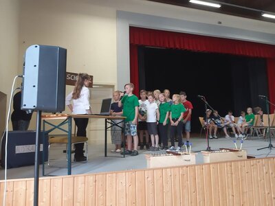 Foto des Albums: Der letzte Schultag mit der Verabschiedung der 4. Klassen
