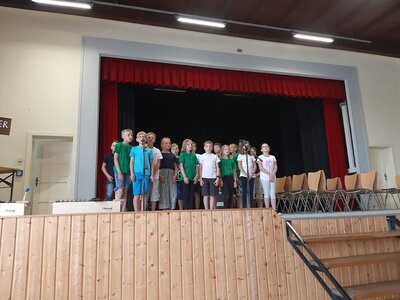 Foto des Albums: Der letzte Schultag mit der Verabschiedung der 4. Klassen
