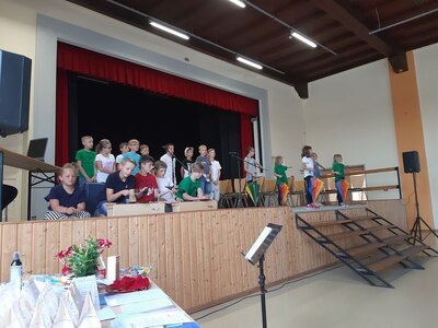 Foto des Albums: Der letzte Schultag mit der Verabschiedung der 4. Klassen