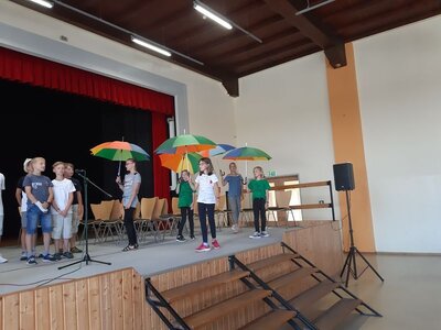 Foto des Albums: Der letzte Schultag mit der Verabschiedung der 4. Klassen